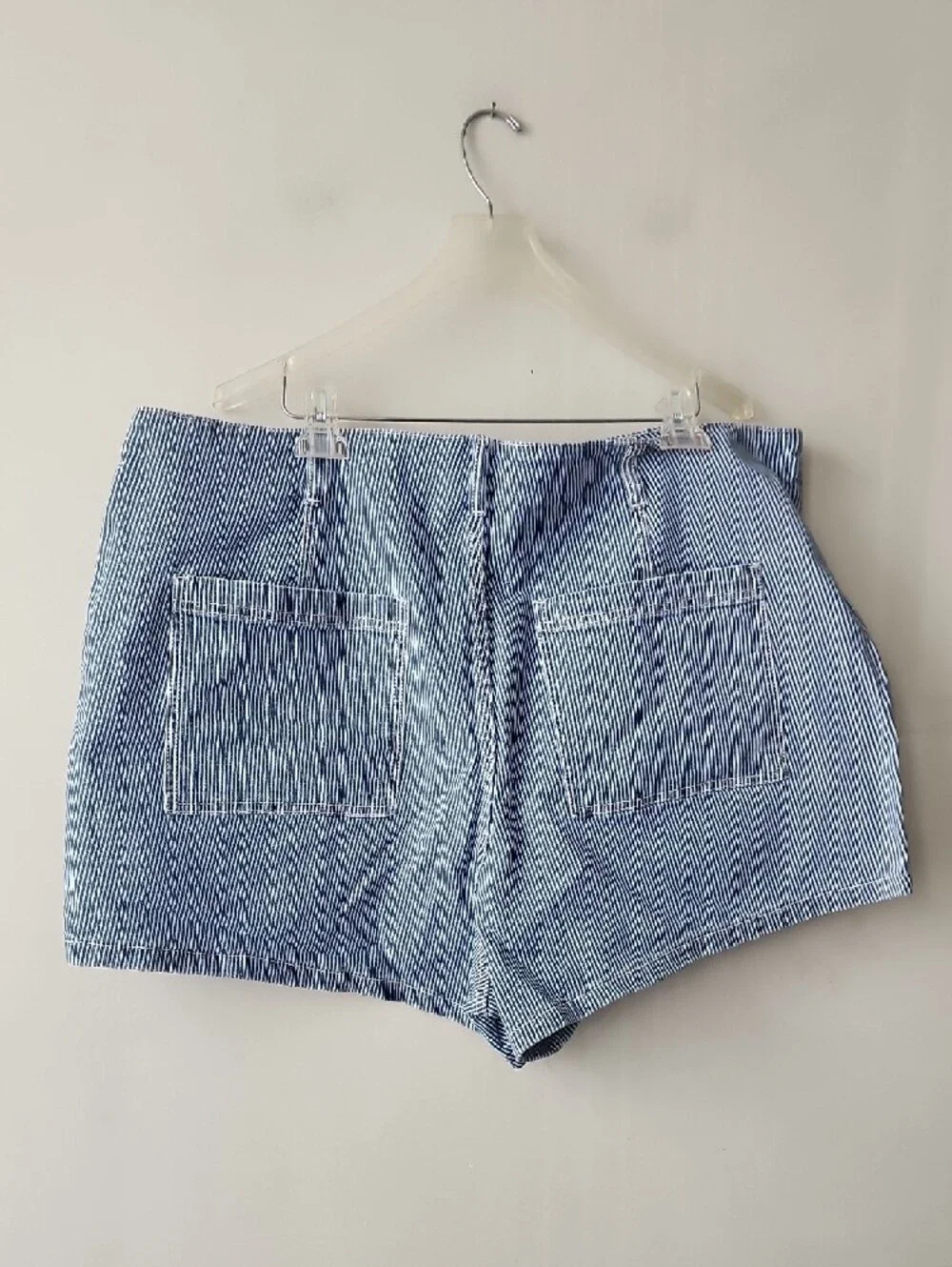 Universal Thread Blue and White Striped High-Waist Women’s Shorts - Picture 7 of 9